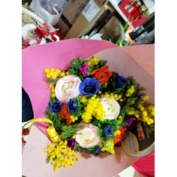 Bouquet du fleuriste de fleurs jaune et rose